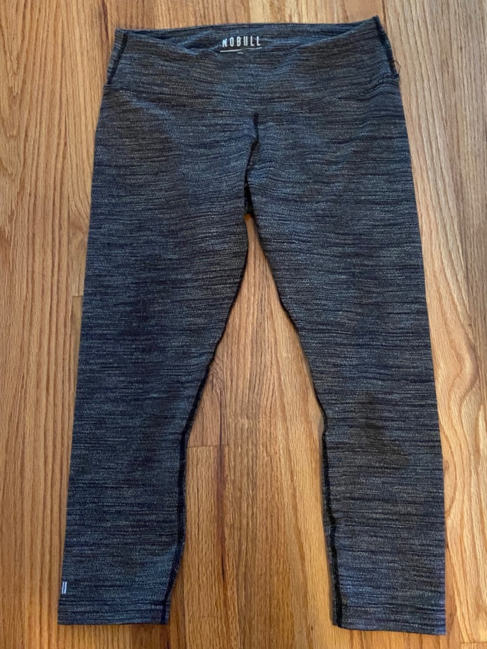 NOBULL Cropped Leggings size M